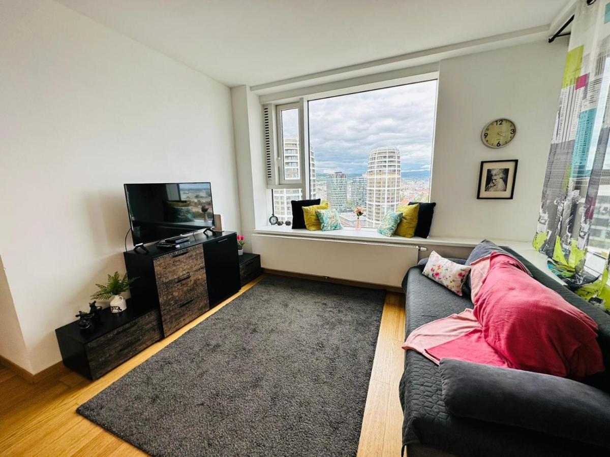 Apartments In Panorama City On 25Th Floor - Amazing View Close To Old Town Братислава Екстериор снимка