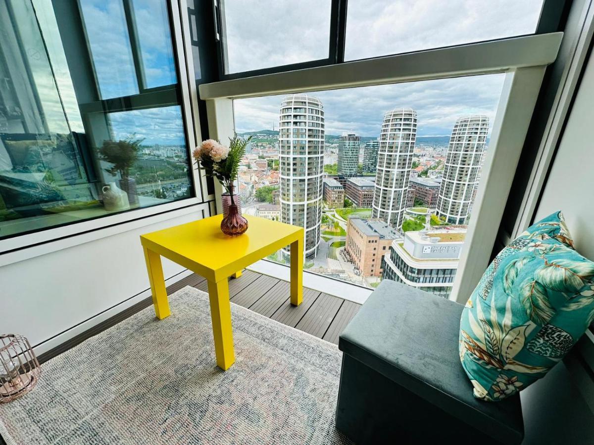 Apartments In Panorama City On 25Th Floor - Amazing View Close To Old Town Братислава Екстериор снимка