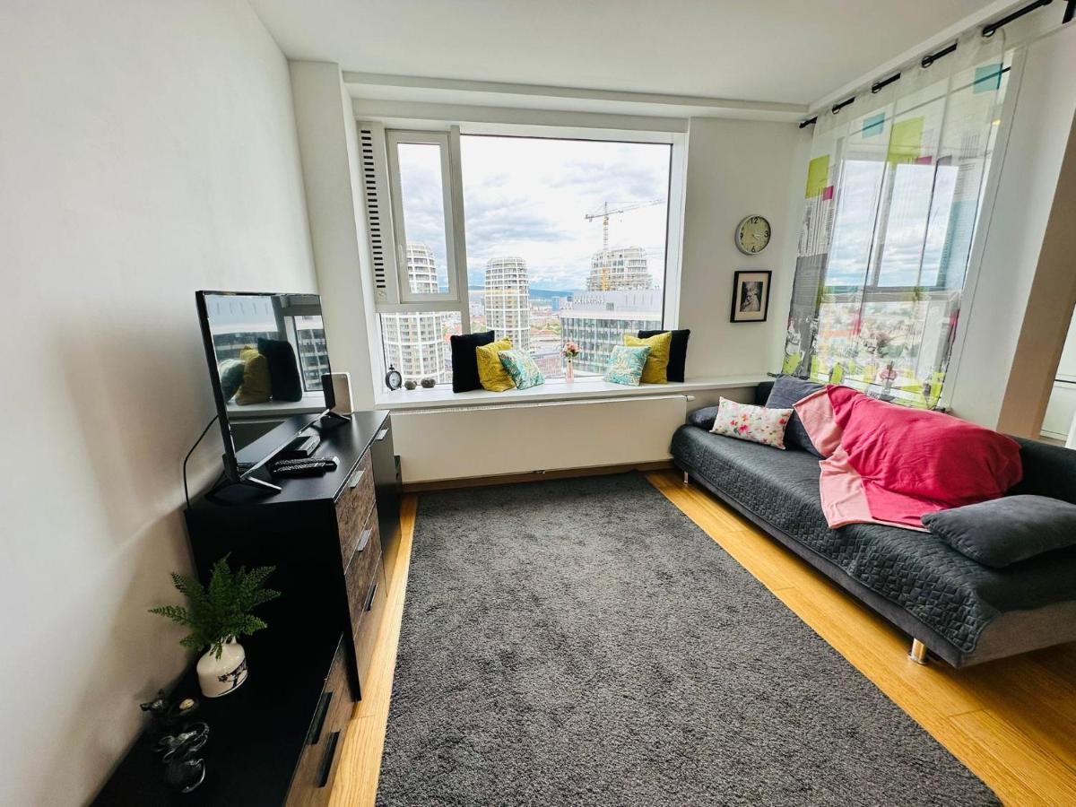 Apartments In Panorama City On 25Th Floor - Amazing View Close To Old Town Братислава Екстериор снимка