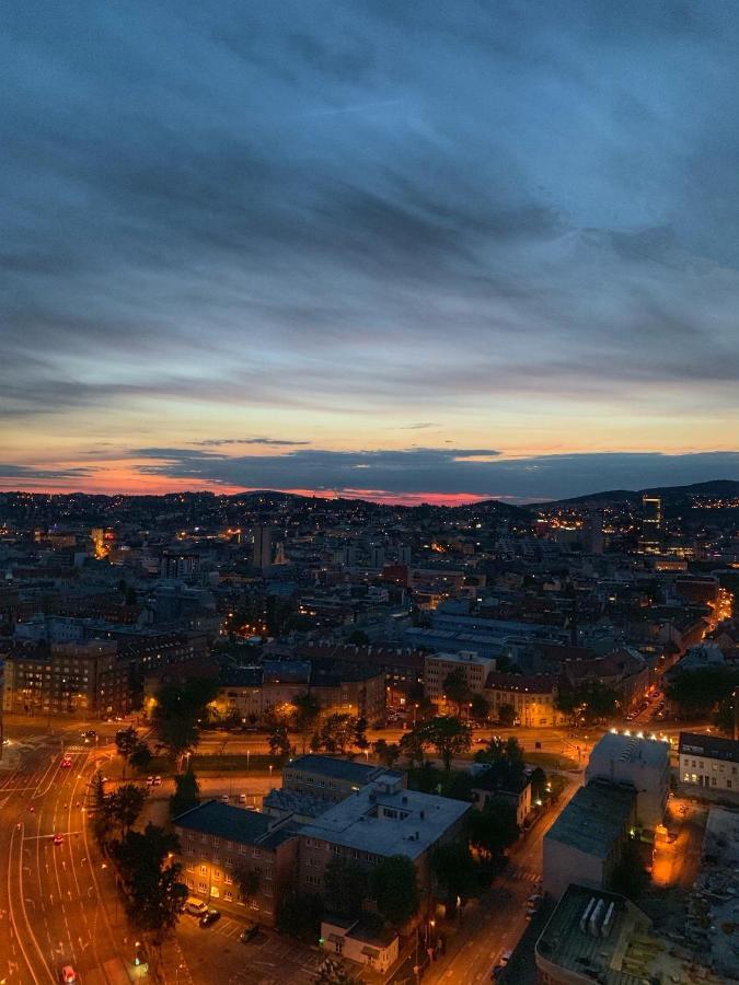 Apartments In Panorama City On 25Th Floor - Amazing View Close To Old Town Братислава Екстериор снимка
